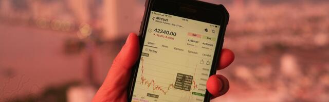 Dow drops 748 points amid economic fears