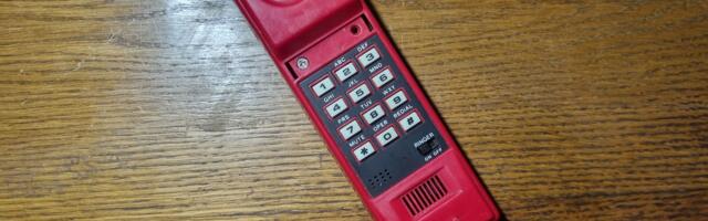 «Чтоб никто не дозвонился»: как работает аппаратура защиты таксофона