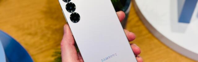 Does the Samsung Galaxy S25 come with a charger in the box?