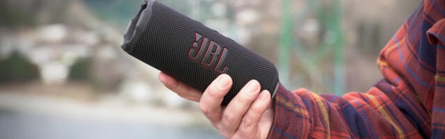 The JBL Flip 7 speaker reappears at a $50 discount!