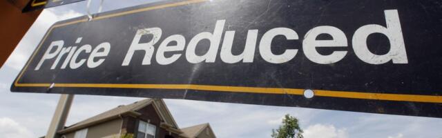 35% of Americans want a housing crash, poll says