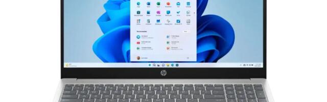 HP 15.6″ Touchscreen Laptop (16GB RAM, 256GB SSD) Is Over 40% Off, Now Cheap 4.8-Star Pick at Best Buy