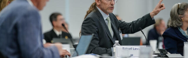 Bonkers CDC vaccine meeting ends with vote to keep COVID shot access