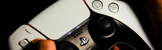 Why Your PS5 Controller Is Blinking Orange (And Fixes To Try)