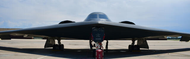 Can A B-2 Bomber Land On An Aircraft Carrier?