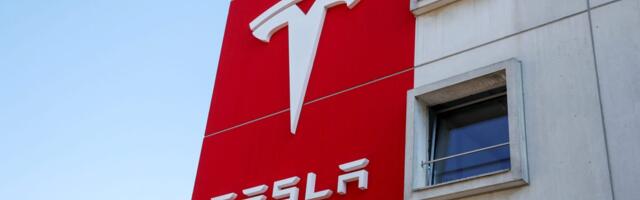 Tesla dodges trial and settles lawsuit over a deadly Autopilot crash