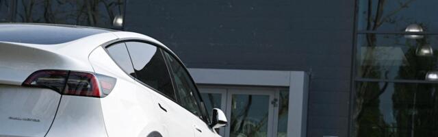 Tesla's profits plunge despite record revenue and deliveries