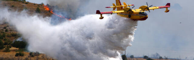 How A Firefighting Plane Refills Its Tank In Seconds
