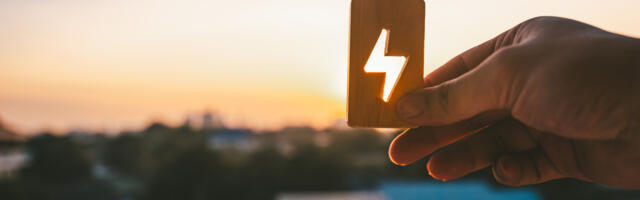 A Beginner's Guide To AC & DC Power - Here's How They Differ