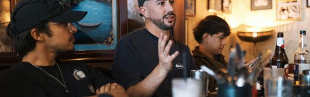 Psychology says if crowded restaurants make you want to leave immediately, you likely have these 7 sensory processing quirks