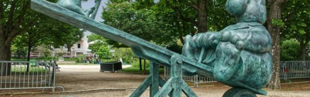 Bitcoin, dollar move in near-perfect opposition. It hasn't been this extreme in almost 4 years.