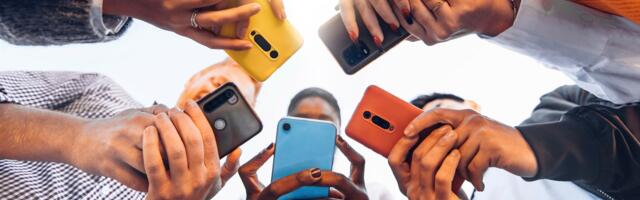 India’s smartphone sector grew by 1% in 2023 after an abysmal 2022, Apple led premium segment shows IDC report