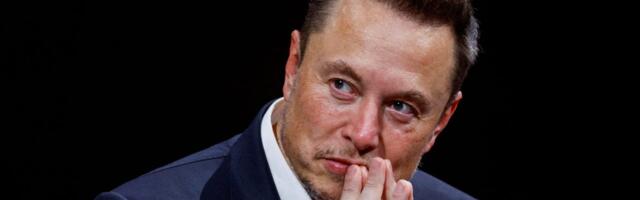 Elon Musk says the AI 'supersonic tsunami' will eliminate desk jobs 'at a very rapid pace'