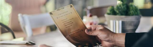 6 things people who grew up lower middle class instinctively calculate before entering any restaurant, and none of them involve whether they’re actually hungry