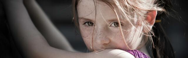 Psychology says the adults most likely to end up in therapy aren’t the ones who had dramatic or obviously painful childhoods — they’re the ones who grew up in households where everything was technically fine, nobody was cruel, and something essential was quietly missing in a way that took decades to find the words for