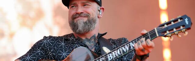 Country music star Zac Brown's weight-loss plan includes gaming, IV drips, and several foods he says he won't eat again