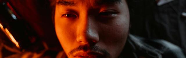 What neuroscience reveals about people who check their phone within three seconds of feeling any discomfort and why it’s quietly rewiring how they handle conflict in real life