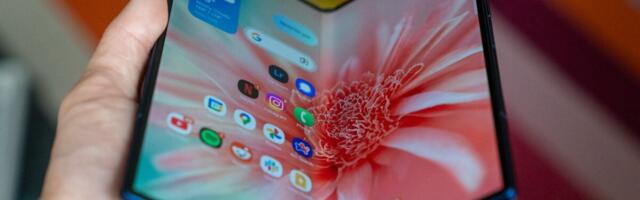 It Sure Seems Like the Foldable iPhone Will Be a Wide Boi