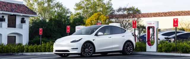 CarPlay is still on track for Tesla cars, but you might have to wait longer