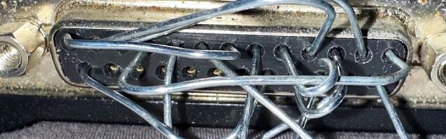 Laptop BIOS password reset technique uses contorted paperclips stuffed into a parallel port