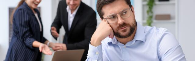 When someone secretly can’t stand you, they’ll almost always do these 8 things