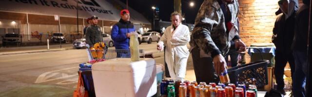 Looking for work, migrants turn to street vending