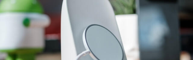I tested Google’s Pixelsnap vs the Pixel Stand, and one is clearly better in every way