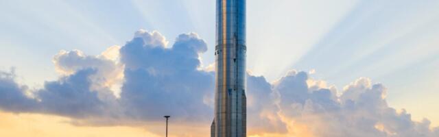 SpaceX’s Next-Gen Starship Booster Explodes During Test