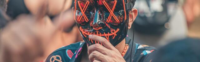 Psychology says chronic loneliness in adulthood often isn’t about lacking people. It’s about being surrounded by relationships where you’ve never been allowed to stop performing long enough to be actually known