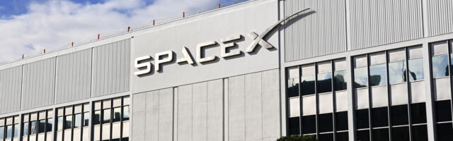 SpaceX is reportedly testing a handheld AI device