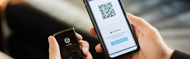 This first-of-its-kind smart wallet controls all your cryptocurrencies with your fingerprint