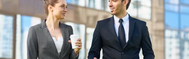 8 social rules wealthy people don’t understand because they never lived paycheck to paycheck