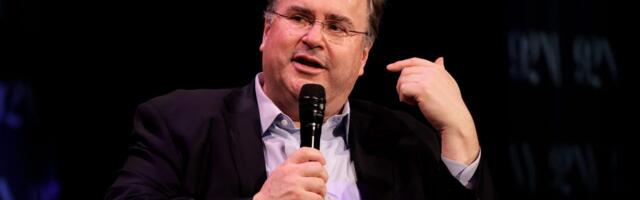 LinkedIn cofounder Reid Hoffman says people are underestimating AI's impact on jobs, but it won't be a 'bloodbath'