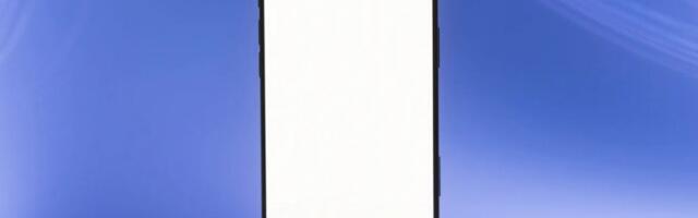 Omdia: Apple narrowly beats Samsung in 2025, shipping the most smartphones