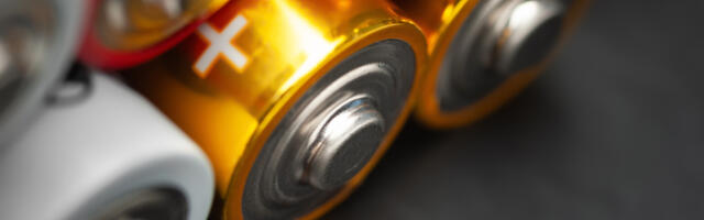 These States Make It Illegal To Toss Out Batteries – Even Regular AAs