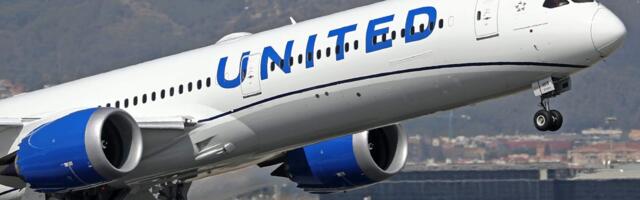 4 cabin crew and a passenger were injured when their United Airlines flight was hit by severe turbulence