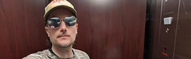 Laid Off Metaverse Engineer Says He Is DoorDashing and Living in a Trailer