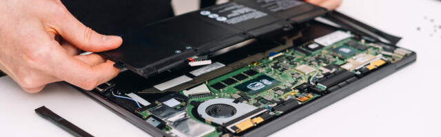 Laptop Battery Dying? Here's What You Need To Know Before You Replace It