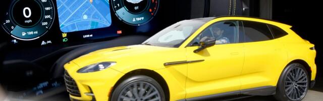 Driving With CarPlay Ultra: Apple Does Dashboard Displays Right video