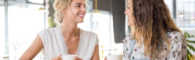 Psychology says the people who are genuinely magnetic in conversation aren’t the ones with the most interesting stories — they’re the ones who’ve learned to make the person in front of them feel like the most interesting person in the room, and that specific skill has almost nothing to do with what you say