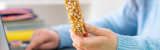 Is 'Fibermaxxing' the New 'Protein Goals'? I Asked Nutrition Experts