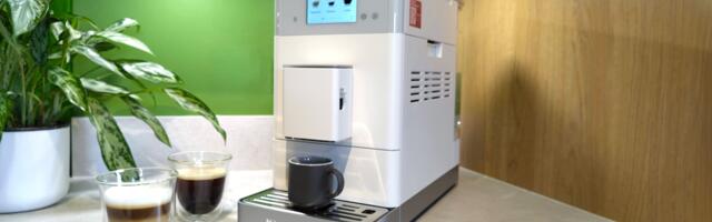 The KitchenAid KF4 brews a beautifully balanced espresso thanks to its Intelligrind system, but its iced drink menu left me cold