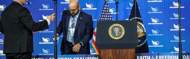 White House teleprompter operator on unpaid leave after reports he made more than $100k betting on Trump's speeches