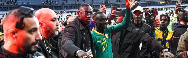 Fešta u Parizu, Senegalci proslavili "oteti" Kup afričkih nacija! /VIDEO/