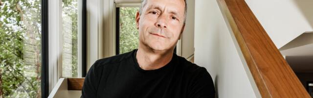Why the former Google executive who backed OpenAI and Anthropic wants to get people off their screens