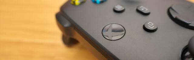 Why Xbox Controllers Still Use Batteries (But PlayStation And Nintendo Switch Don't)