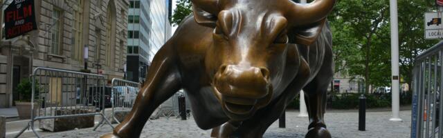 Asia Morning Briefing: BTC’s Institutional Waves Are Building, Not Breaking