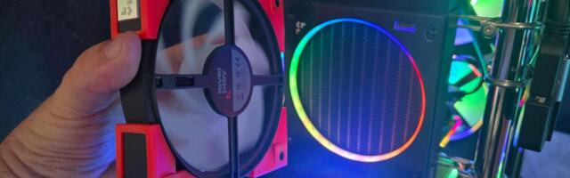 Levelplay shows off magnetically attached fans that are reversible, connect via pogo pins and USB-C – plus an AIO that trades a screen for a big knob