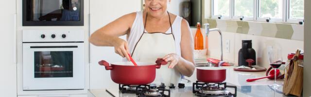 People who clean as they cook instead of leaving everything for the end usually display these 8 traits that have nothing to do with cooking and everything to do with how they move through life