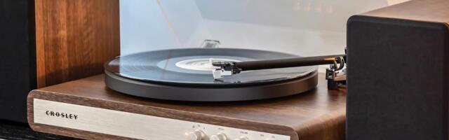 This turntable and speakers package is stylish and very affordable, and looks tempting for vinyl beginners